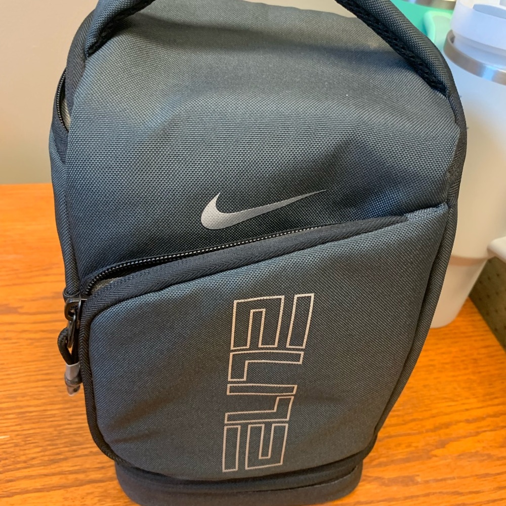 Nike Elite Black lunchbox